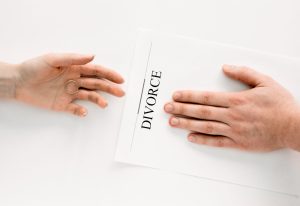 Payer son divorce plusieurs fois : comprendre les solutions pour gérer les coûts